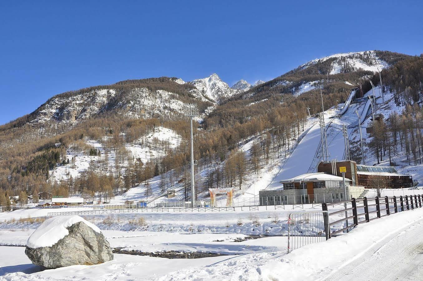 Pragelato Ski Jumping Hotel プラジェラート エクステリア 写真